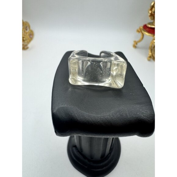Vintage lucite ring Clear Square Solid Crystalline Ice Lucite 1970s Size 9 - Picture 12 of 12